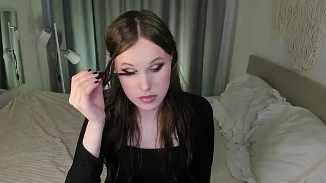 EffieMinki online show from June 2, 2026, 9:00 am
