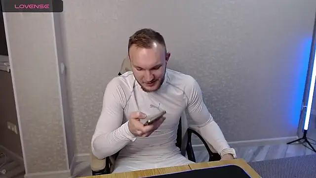 Toress1 online show from January 6, 2025, 7:45 pm