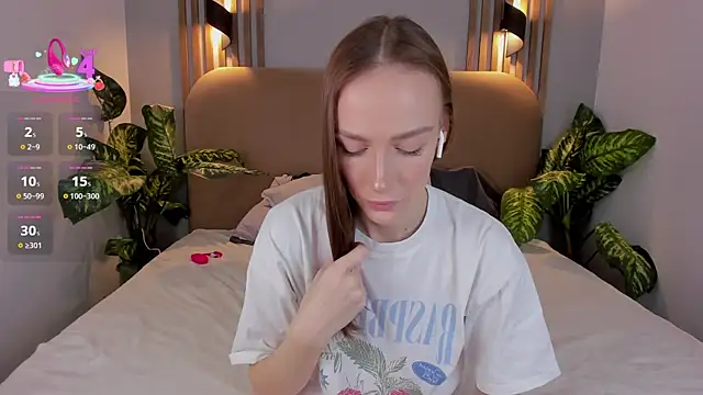 Snapshot of Kira_Quinn chatting on November 5, 2025, 6:35 am Kira Quinn online show from November 5, 2025, 6:35 am