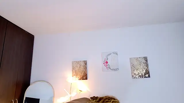 SarahCinnamon- online show from April 16, 2026, 7:03 pm