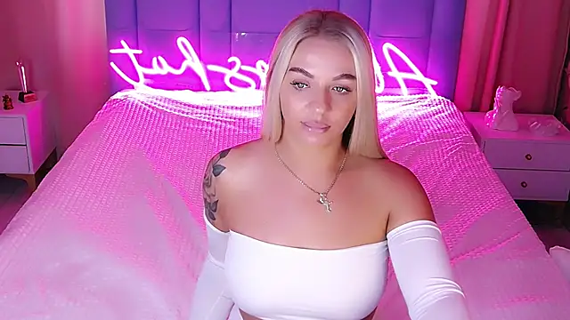 AllwaysHotJ online show from October 28, 2025, 3:10 am