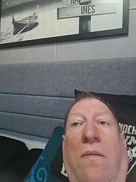 tomtom111111 online show from October 14, 2025, 2:29 pm