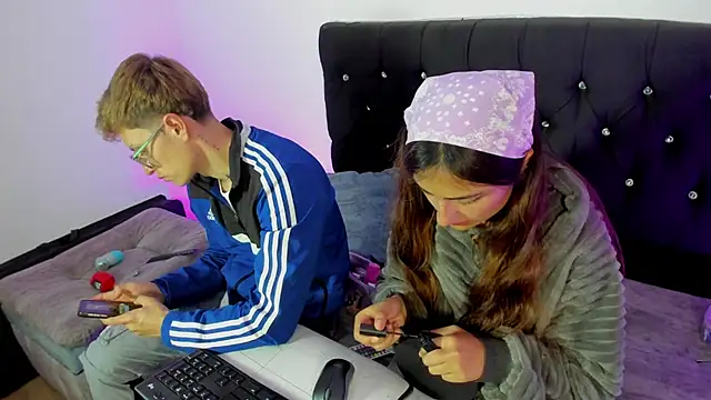 Snapshot of A_sexy_couple__ chatting on November 13, 2025, 9:25 pm A sexy couple online show from November 13, 2025, 9:25 pm