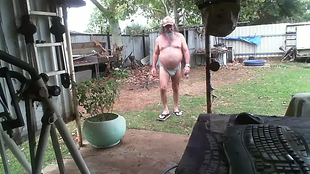 herbie010666 online show from November 15, 2025, 4:10 am