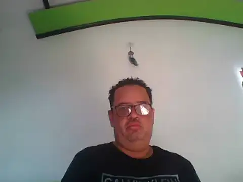 Snapshot of djtomxxx2777 chatting on February 4, 2025, 8:17 pm djtomxxx2777 online show from February 4, 2025, 8:17 pm