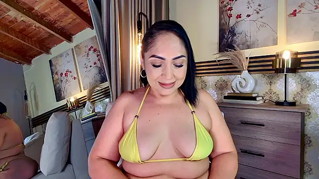 Snapshot of Madissononee chatting on February 28, 2026, 2:34 am Madissononee online show from February 28, 2026, 2:34 am