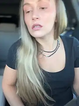 lunagirl13 online show from October 1, 2025, 4:35 pm