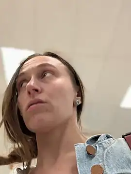 lunagirl13 online show from April 12, 2026, 2:16 am