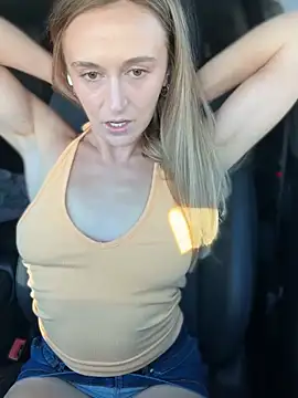 lunagirl13 online show from June 4, 2026, 12:49 am
