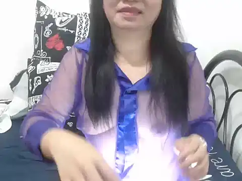 stacie iris online show from November 19, 2025, 9:04 pm