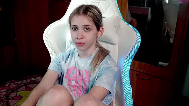 ho1yho1e online show from November 1, 2025, 6:32 pm