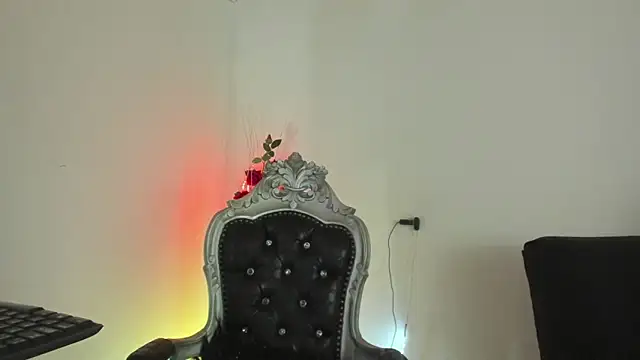 Snapshot of Hela_wet chatting on February 7, 2025, 12:42 am Hela wet online show from February 7, 2025, 12:42 am