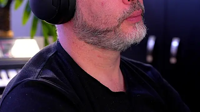 Sanders White online show from September 26, 2025, 4:05 am