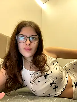 Snapshot of little_belucci chatting on December 2, 2024, 7:16 pm little belucci online show from December 2, 2024, 7:16 pm