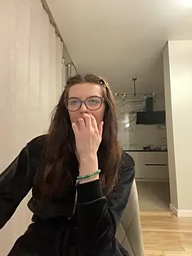 Snapshot of little_belucci chatting on December 3, 2024, 4:17 pm little belucci online show from December 3, 2024, 4:17 pm