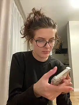 Snapshot of little_belucci chatting on December 9, 2024, 3:22 pm little belucci online show from December 9, 2024, 3:22 pm