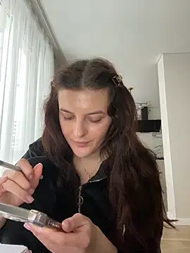 Snapshot of little_belucci chatting on December 10, 2024, 12:05 pm little belucci online show from December 10, 2024, 12:05 pm