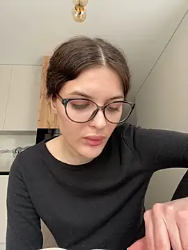Snapshot of little_belucci chatting on February 5, 2025, 12:27 pm little belucci online show from February 5, 2025, 12:27 pm