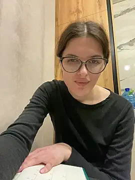 Snapshot of little_belucci chatting on February 6, 2025, 4:03 pm little belucci online show from February 6, 2025, 4:03 pm