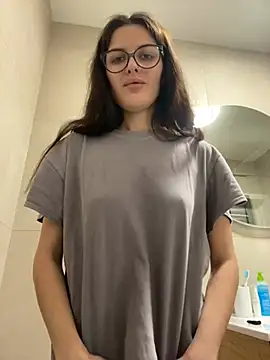 Snapshot of little_belucci chatting on February 6, 2025, 10:32 pm little belucci online show from February 6, 2025, 10:32 pm
