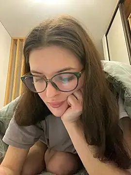 Snapshot of little_belucci chatting on February 7, 2025, 6:24 pm little belucci online show from February 7, 2025, 6:24 pm