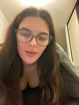 Snapshot of little_belucci chatting on February 8, 2025, 8:10 pm little belucci online show from February 8, 2025, 8:10 pm