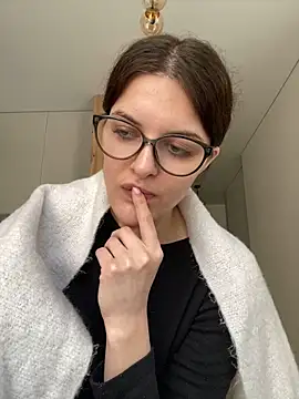 Snapshot of little_belucci chatting on February 9, 2025, 1:03 pm little belucci online show from February 9, 2025, 1:03 pm