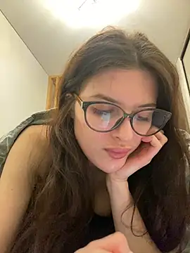 Snapshot of little_belucci chatting on February 12, 2025, 7:13 pm little belucci online show from February 12, 2025, 7:13 pm