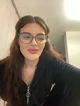 Snapshot of little_belucci chatting on February 21, 2025, 3:54 pm little belucci online show from February 21, 2025, 3:54 pm