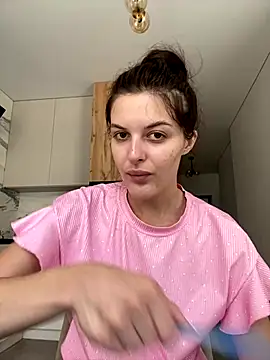 Snapshot of little_belucci chatting on September 14, 2025, 11:09 am little belucci online show from September 14, 2025, 11:09 am