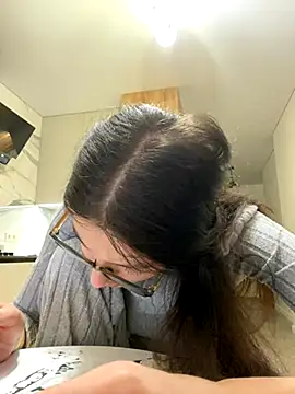 little belucci online show from November 29, 2025, 2:53 pm