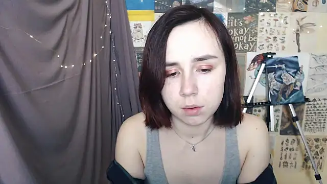 Snapshot of VeryVeryVeryShy_ chatting on January 11, 2025, 6:24 am VeryVeryVeryShy online show from January 11, 2025, 6:24 am