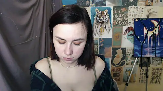Snapshot of VeryVeryVeryShy_ chatting on February 19, 2025, 9:50 am VeryVeryVeryShy online show from February 19, 2025, 9:50 am