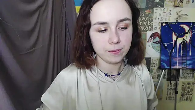 Snapshot of VeryVeryVeryShy_ chatting on February 25, 2025, 6:25 am VeryVeryVeryShy online show from February 25, 2025, 6:25 am