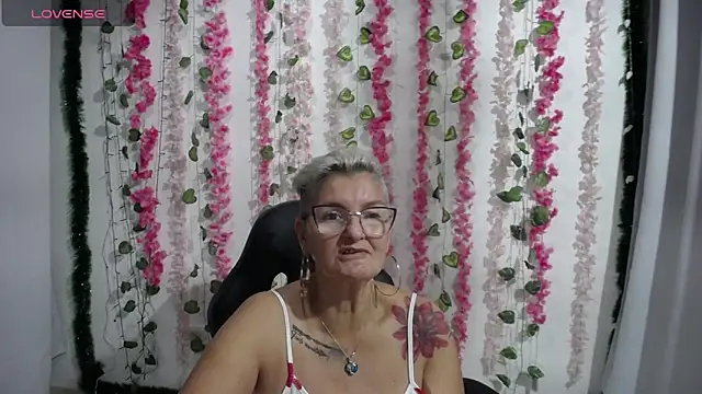 Snapshot of bety-cum2 chatting on February 9, 2025, 12:06 am bety-cum2 online show from February 9, 2025, 12:06 am