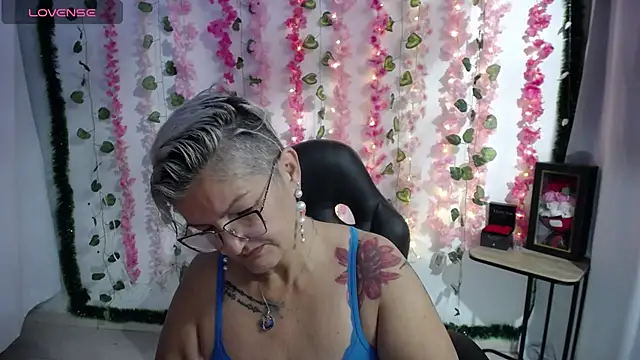 Snapshot of bety-cum2 chatting on February 13, 2025, 8:38 am bety-cum2 online show from February 13, 2025, 8:38 am