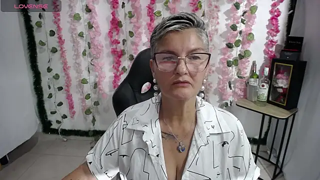 Snapshot of bety-cum2 chatting on February 13, 2025, 10:54 pm bety-cum2 online show from February 13, 2025, 10:54 pm