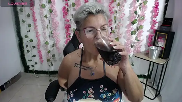Snapshot of bety-cum2 chatting on February 15, 2025, 8:22 pm bety-cum2 online show from February 15, 2025, 8:22 pm