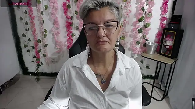 Snapshot of bety-cum2 chatting on February 17, 2025, 11:13 am bety-cum2 online show from February 17, 2025, 11:13 am