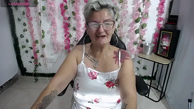 Snapshot of bety-cum2 chatting on February 18, 2025, 11:33 am bety-cum2 online show from February 18, 2025, 11:33 am