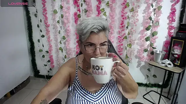Snapshot of bety-cum2 chatting on February 19, 2025, 7:38 pm bety-cum2 online show from February 19, 2025, 7:38 pm