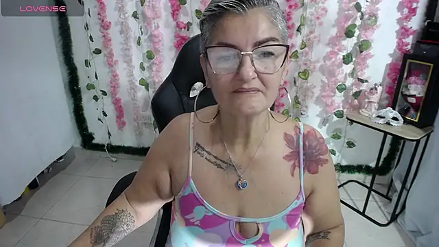 Snapshot of bety-cum2 chatting on February 22, 2025, 8:40 am bety-cum2 online show from February 22, 2025, 8:40 am