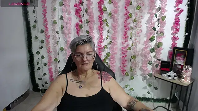 Snapshot of bety-cum2 chatting on February 28, 2025, 9:23 pm bety-cum2 online show from February 28, 2025, 9:23 pm