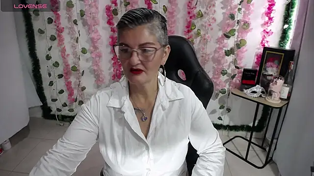 Snapshot of bety-cum2 chatting on March 3, 2025, 12:58 pm bety-cum2 online show from March 3, 2025, 12:58 pm