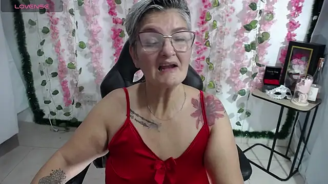 Snapshot of bety-cum2 chatting on March 4, 2025, 9:29 am bety-cum2 online show from March 4, 2025, 9:29 am