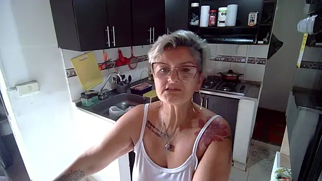 Snapshot of bety-cum2 chatting on March 5, 2025, 5:29 pm bety-cum2 online show from March 5, 2025, 5:29 pm