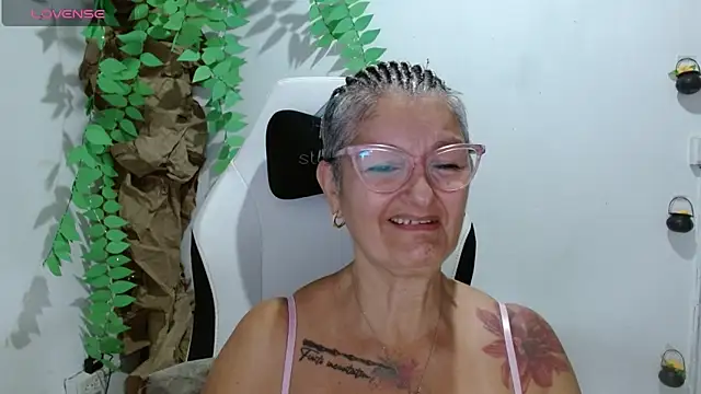 bety-cum2 online show from April 17, 2026, 11:13 am