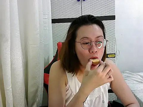 crizzybel online show from March 21, 2025, 3:24 pm