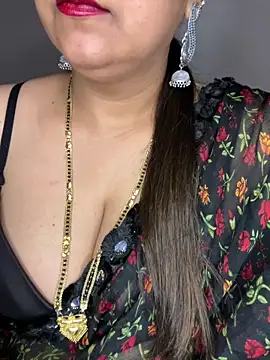 Zoya Varma004 online show from May 14, 2026, 10:33 am