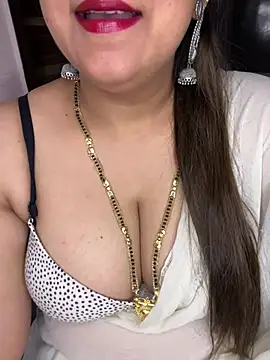 Zoya Varma004 online show from May 15, 2026, 10:55 am